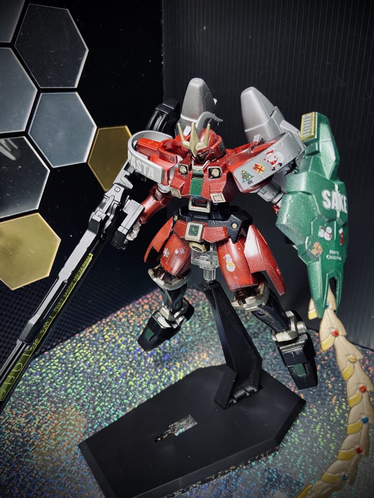 パチ組状態で頂いた旧キットトールギスⅢをクリスマスカラーにリペイントしました！お気楽賑やかし製作だったのですが、大分ふざけたカラーリングなのに、シルエットだけでかっこいい！