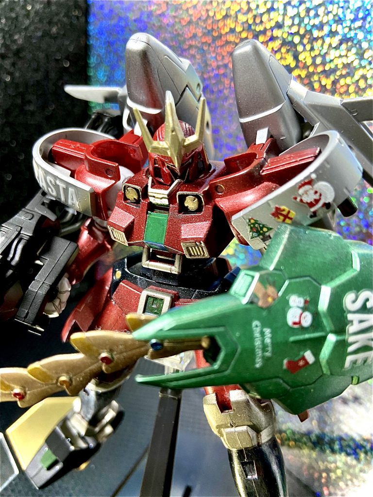 右肩にPASTA‥左肩にサンタさん‥盾には酒‥までいるのにかっこいい！どうなっているんだ、トールギス！