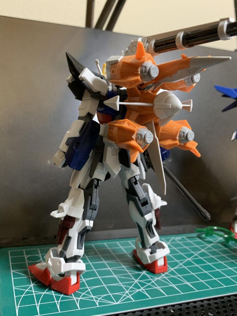 途中経過。当初はGNドライブ搭載ガンバレルで行こうと思ったのですが、見送りました。両肩のアンテナはその名残です。また、別の機会で使いたいです。