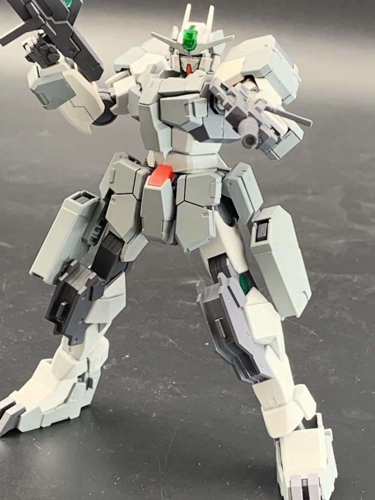 メインウェポンはGNサブマシンガン2丁。サブウェポンにGNピストル。