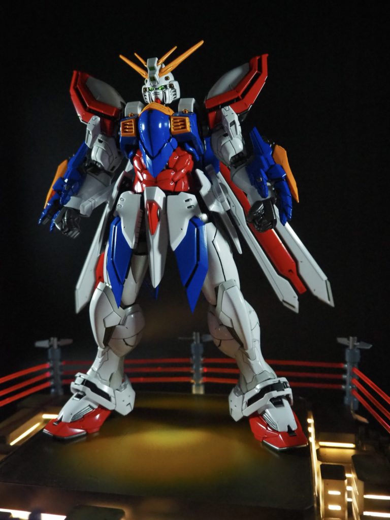 頭部を旧1/100のものをベースに小改造ハンドパーツはフルスクラッチ太腿はパテで形状変更フロントアーマーは設定画のイメージに近づけて改造