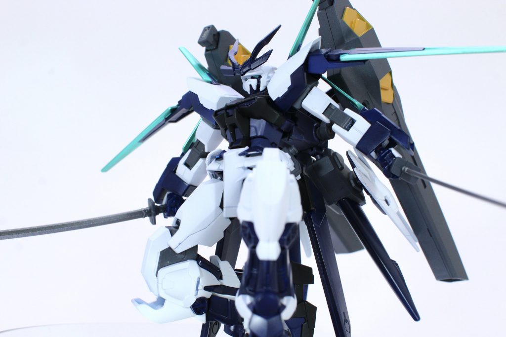 抜刀、突撃！！膝立ちが様になって安心しました(˘ω˘)全体的なカラーリングを考え刀は渋い色でいいなと判断しメカサフを主にアイアン系で塗装しました。我ながら狙い通りのカラーリングが出来てほっこりしてます(´ω`)✨