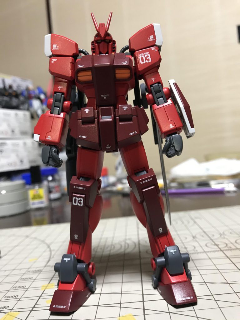 正面                    子供の頃に夢中になって読んでいたプラモ狂四郎に登場したパーフェクトガンダム3こと、ガンダムレッドウォーリアになります。