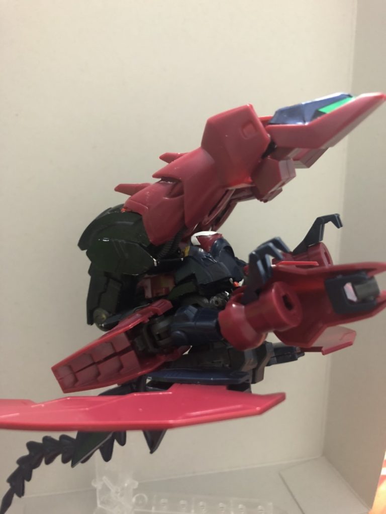 モビルアーマー形態は本家と形がかわります。