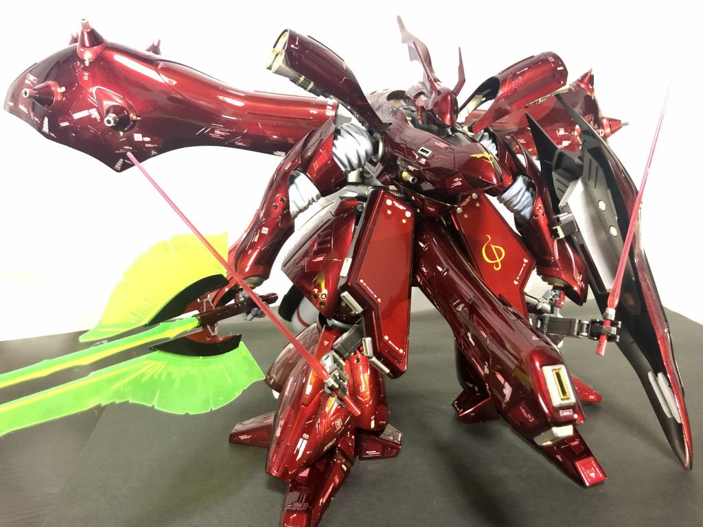 メイン武器のサーベルと展開可能な隠してです！REはそのままでは展開出来なくて不満だったので30mmのサブアームパーツをそのまま後ろにつけてます！