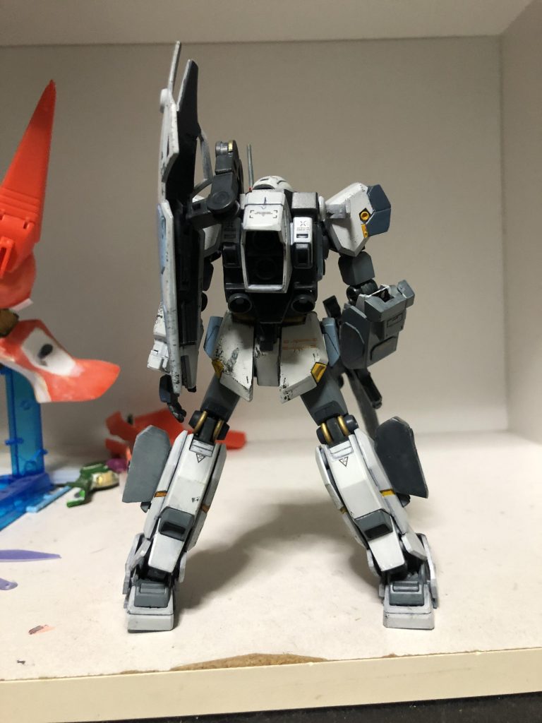 バックパックはジェスタのものにスナⅡの物を装備し殺人的加速力アップ。 シールドアームをビルドカスタムパーツなどに付属する関節を使用し可動化を行い、シールドもスナⅡの物に変更。 右腕部にプラ版でショートシールド(?)的なものを自作して装備していますRGマークIIの肩部パーツも使用してます