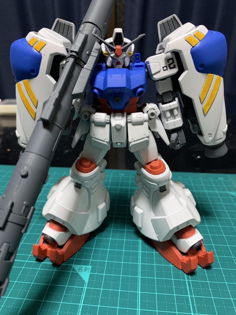 本体色はライトグレーよりもホワイトが好みだったので、塗装しています。写真は塗装完了後です。