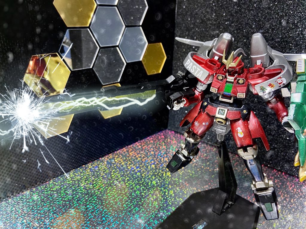 メガビームキャノン（だったっけ？）はデザインかっこいいので今後ミキシングに使おうかと思い、黒サフのみにしてます。歪みも凄かったんですが、直すのは本制作の時として、黄色プラ板挟んでちょっと補正。