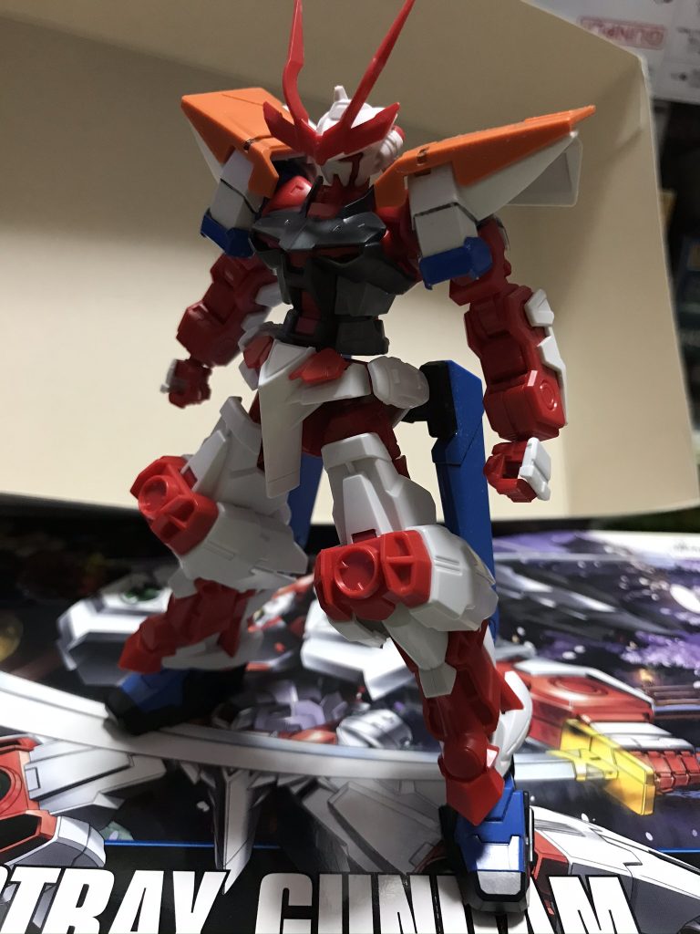 初期構想好きなアストレイで固めるという発想は良かったものの膝を曲げた時の可動が全然かっこよくないと判断しボツに