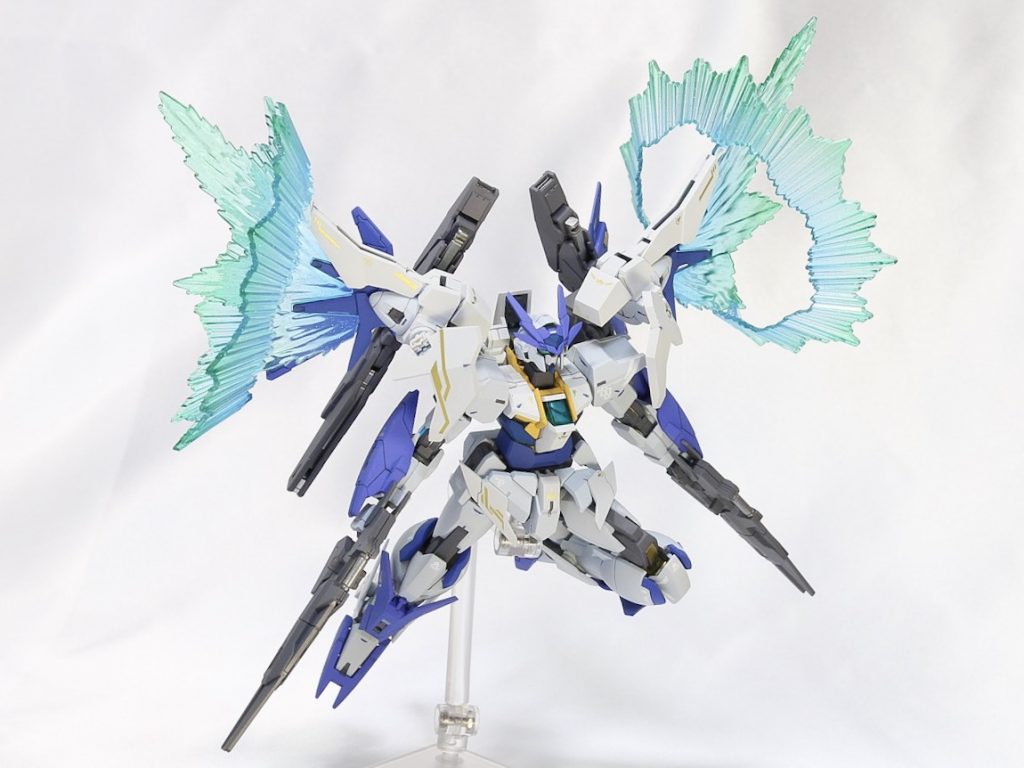 以前製作したアースリィガンダムよりディテールは抑え気味で、見た瞬間に感じる白のインパクトを邪魔しない程度としました。