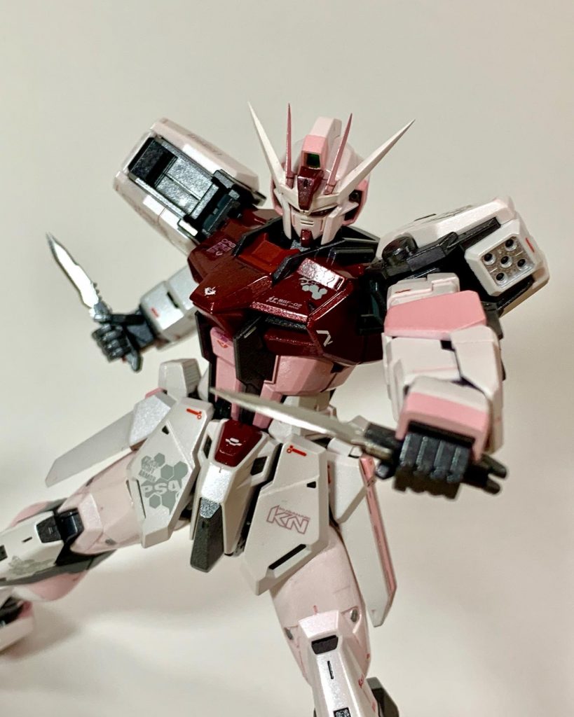 スミ入れにはタミヤエナメルカラーのピンクを使用しましたが、今回はあまり目立たなかった様です……。