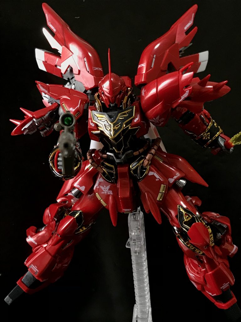 ギラギラ・テカテカと輝いて、とにかくカッコいいキットです。