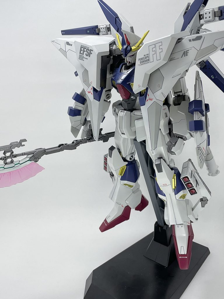 ネオジオン残党やマフティー残党との宙間戦闘を想定して、アナハイムに眠っていたRX-93やRX-0用の強化パーツを流用して製造されたヘビーウェポンシステム。