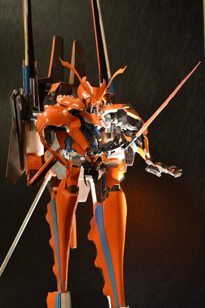 固定兵装ビームサーベル 前機と同様のものを使用本体ビームガン 両肩付け根、シールド裏に各一門両肩拡散メガ粒子砲 両肩アーマーに内臓