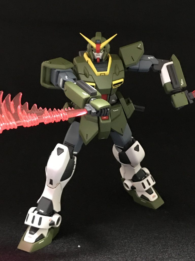 肩アーマーの内部に組み立てピンを隠すのを兼ねて角バーニア でもと思ってましたが、忘れて作業を進めてしまいました。