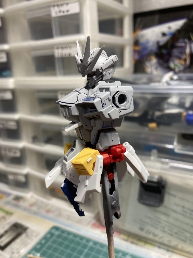 プラ板ペタペタ。スジボリほりほり。そして案がまとまりサフ。