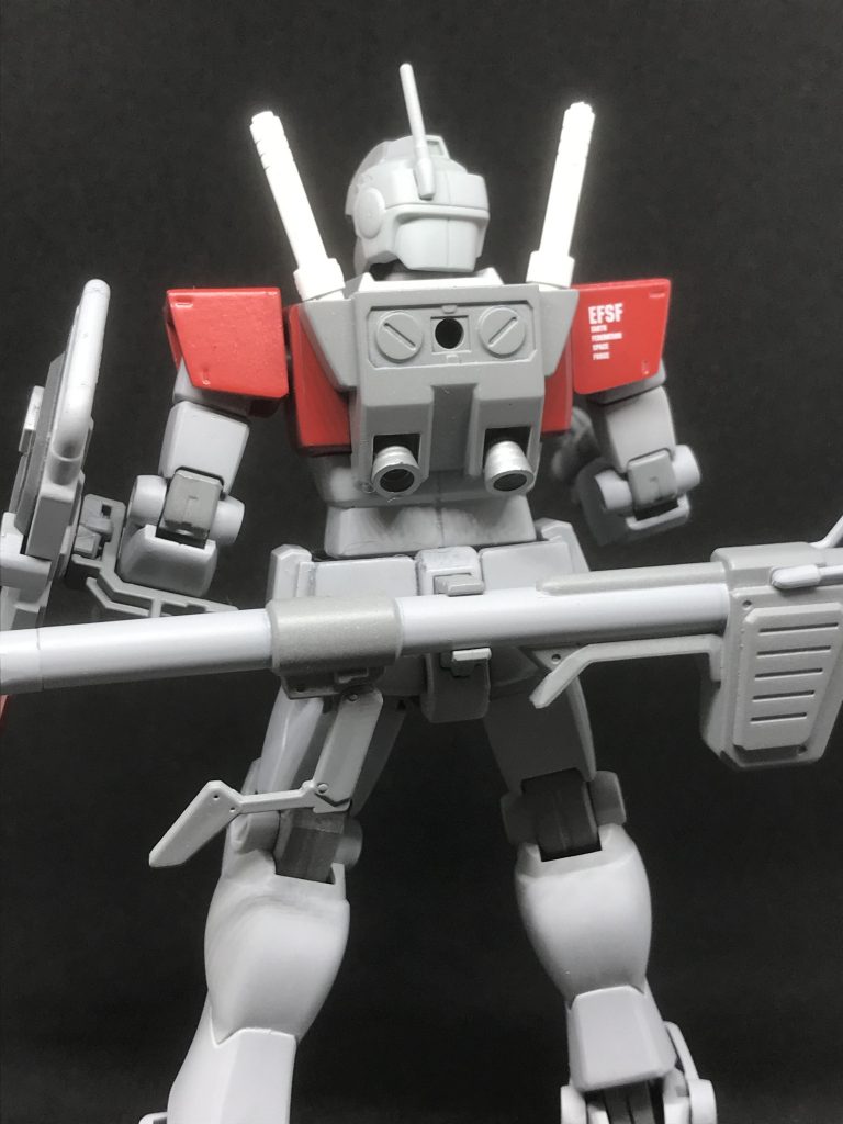 ビームスプレーガンをベースに、バズーカも携帯してます。シールドは普通のじゃつまらないなって思ってジムストライカーから拝借しました。