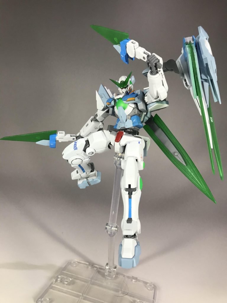 GNガンナイフ。刀身はクリアパーツ化、ガンモードとナイフモードの両方にすることができます