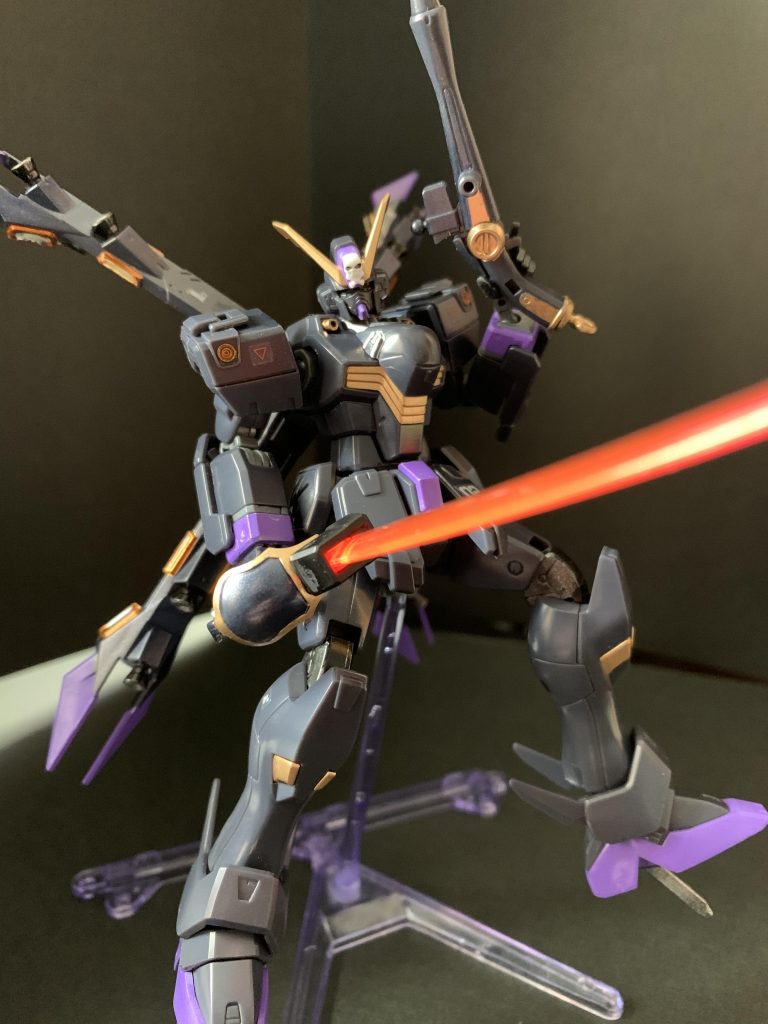 ビーム・ザンバーでポージング。目を引く武器があるとまた印象が変わるねー!