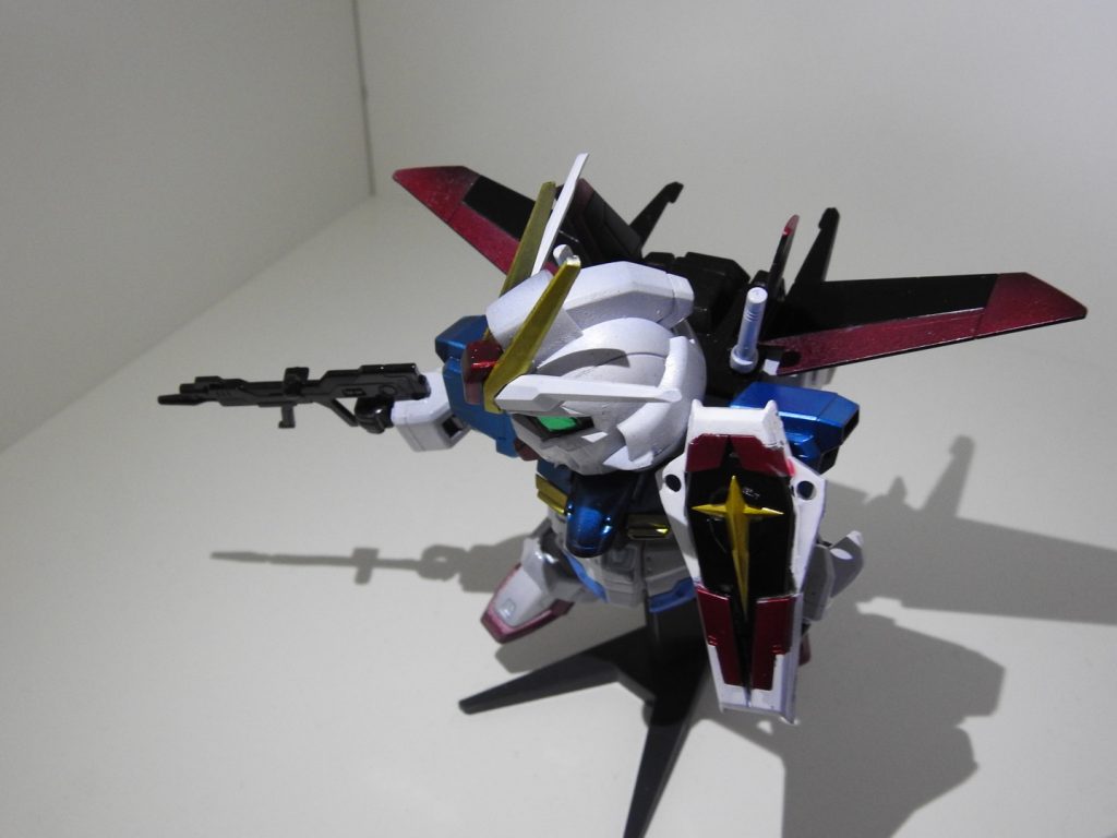 背中のバックパックも輝かせました。マスキングがちょっとはみでたのはご愛敬