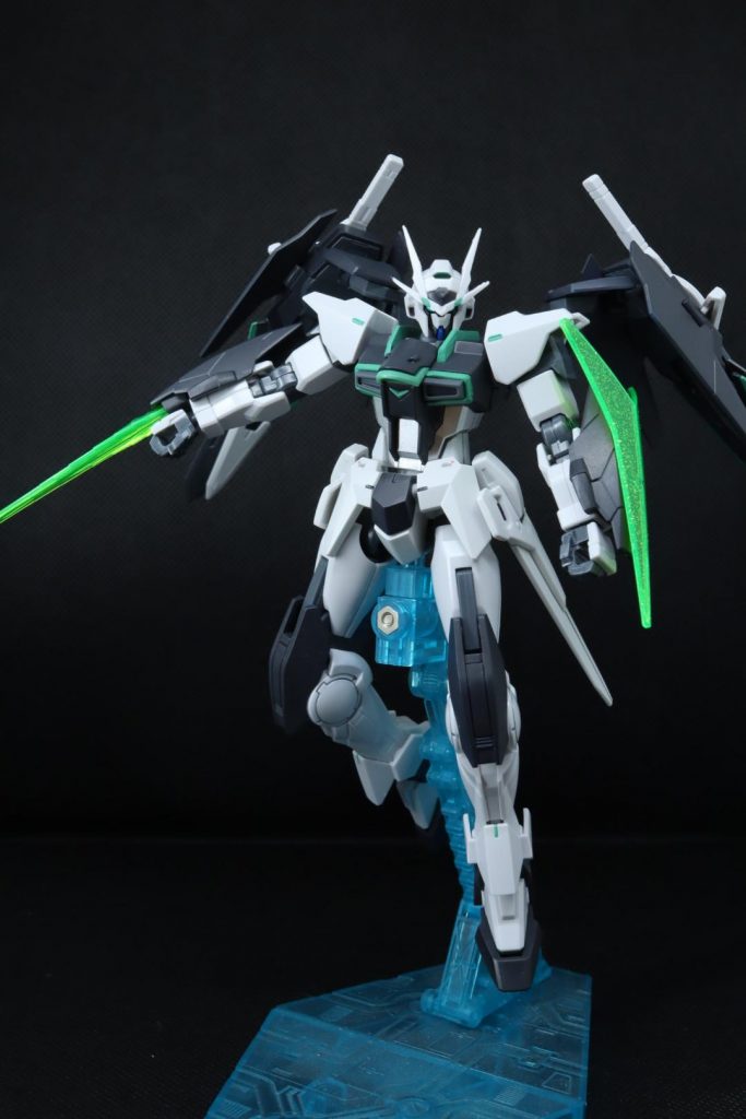 腕のガントレット?はダブルオースカイの物からメビウスの物に、地味に変更(*'▽'*)ガンダムXのビームソード先端を取り付けて、内臓サーベルにしました。