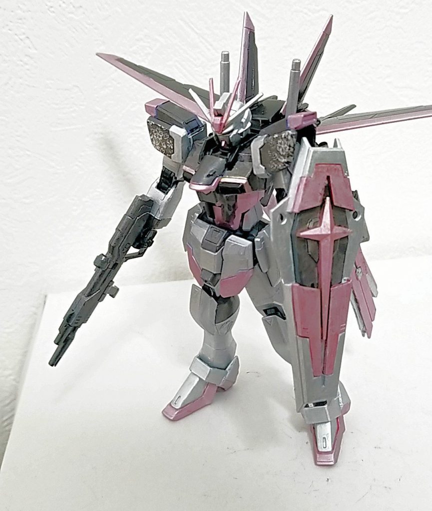 肩部分には100均のネイルスタンプのプレートを用いて、その人が好きだった桜をスタンピング