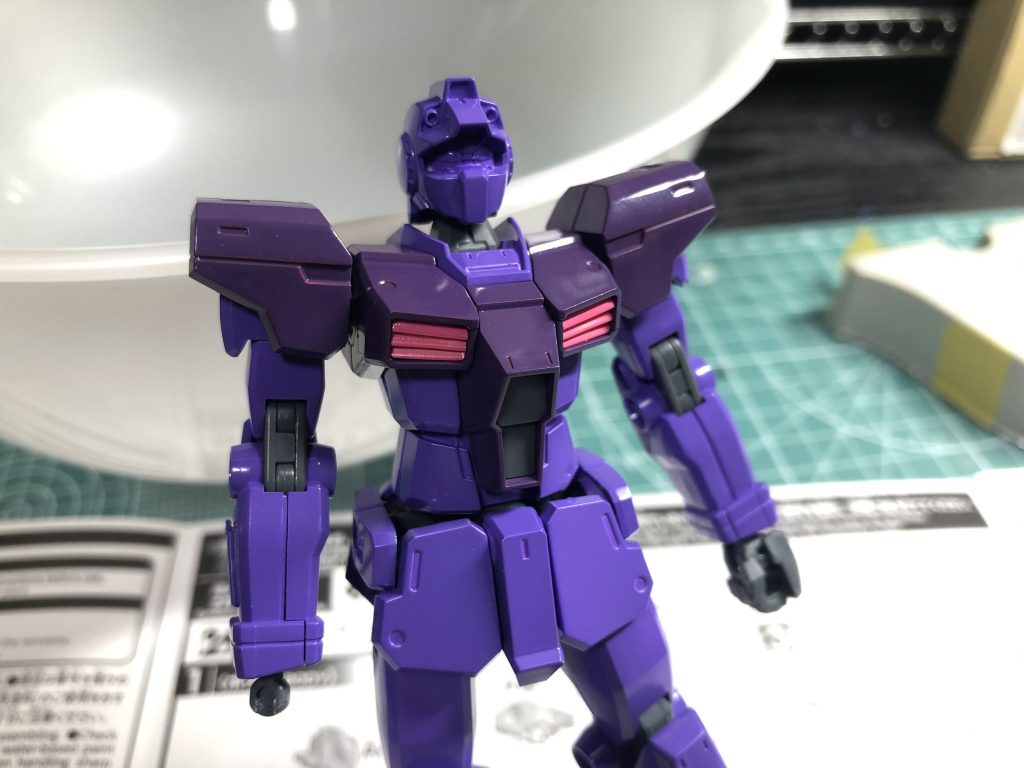 パーツ塗装ののち、バイザー未装着、未スミ入れ、未トップコート状態。 