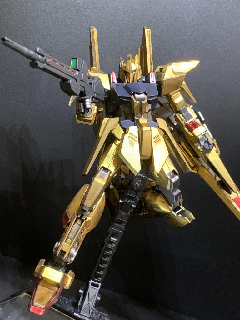 射撃ポーズ。ライフルは一部分、爪楊枝で塗装しました。