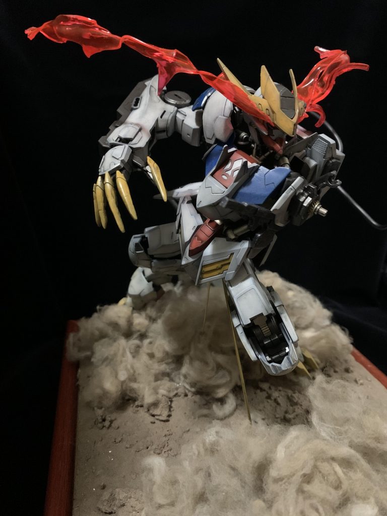 あまりリアルにし過ぎず、アニメのイメージで製作したかったのでウェザリングも抑え、デカールや追加のスジ彫りも入れてません。