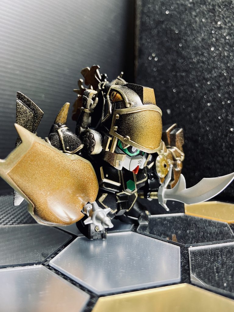 戦乱後、諸国を回り動物の言葉を聞き回る旅をしていた獣王は、ある日、声というにはあまりに重い思念を受け取る。なんと言っているかは分からないが、慈しみや怒りや誇りがない混ぜになったような、かつてない思い。「‥神、なのか‥?」気を失い、やがて目覚めた時には、獣王の鎧は黒く染まり、兜の獣も異形の龍と化していた。「‥俺に審判をせよというのか。 神‥いや、ゴジラよ。」