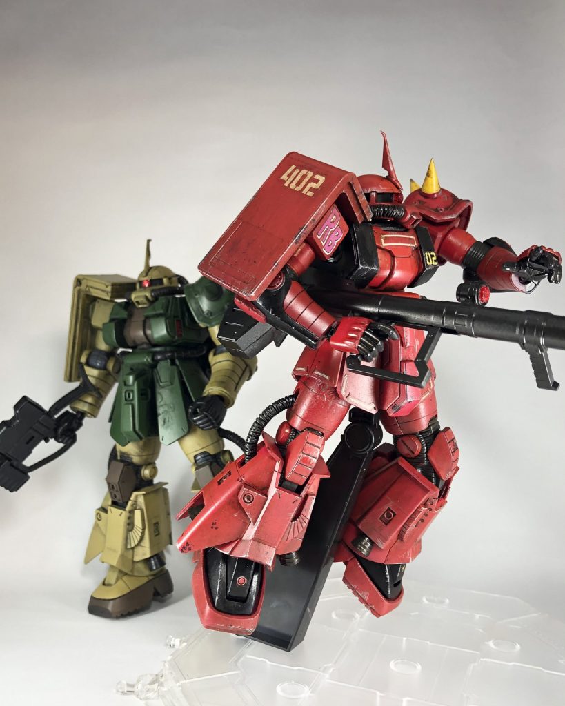 サイコザクとサンボルノーマルザクを組み合わせて各部スラスター等を控えめにするだけで、思ったよりも普通にR-2型になったのは面白かったです