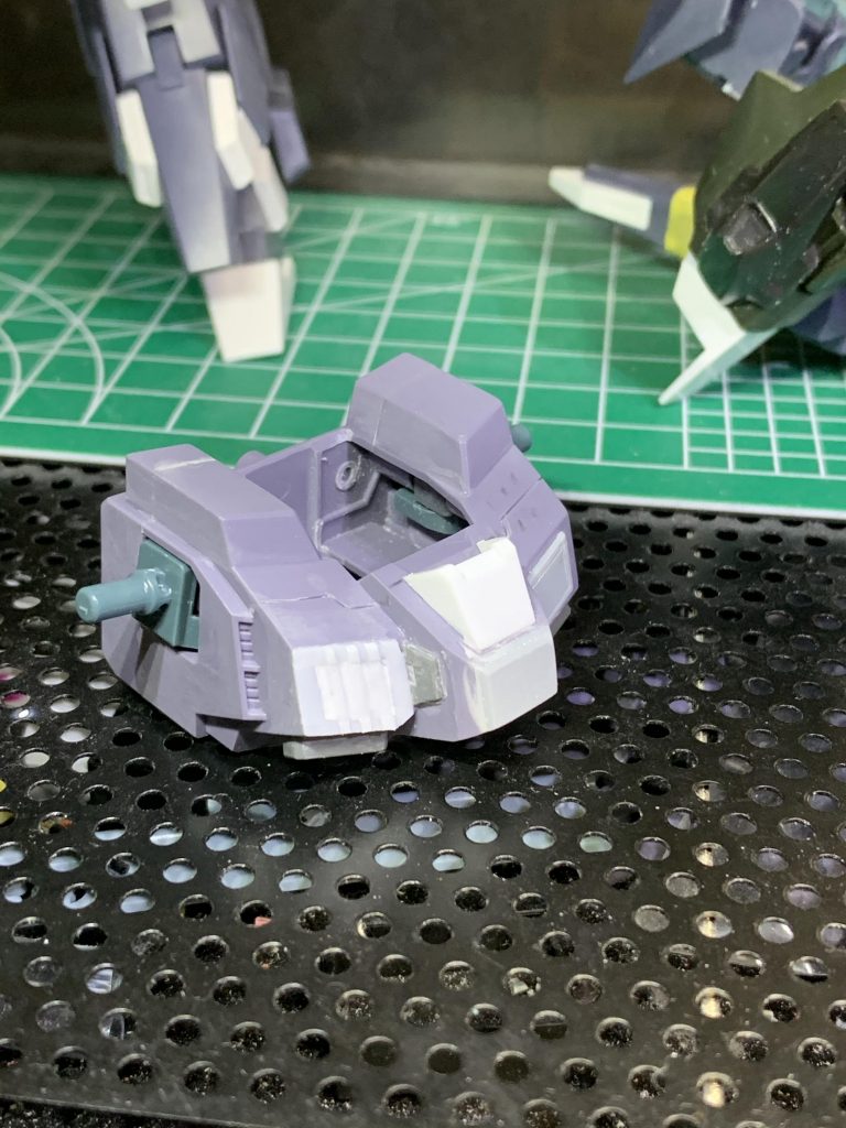 胸部パーツはアシンメトリーにしたかったのですが、ちょっと弄りすぎました…。行き当たりばったりはいけませんね…。