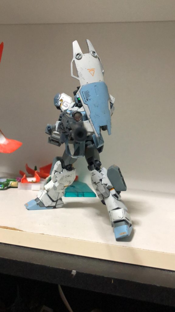 シールドアームはかなり動きますちなみにデカールはハイキューパーツ(うろ覚え)を使用してます