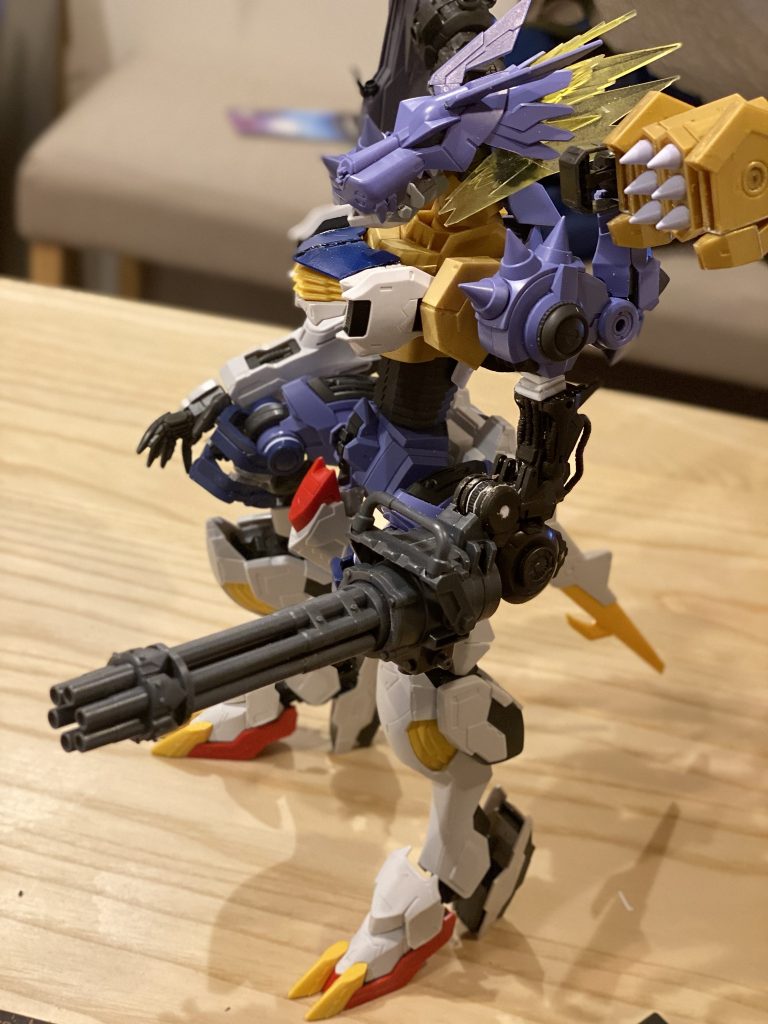 バルバトスの内部フレームでガトリングアームを作りました！ガトリングはコトブキヤのを使っています。