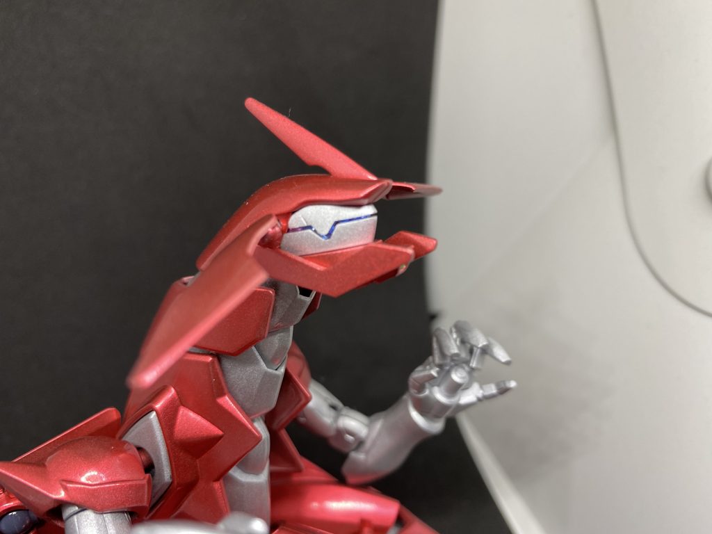 頭部のセンサー部分は一部ラピーテープを使用しています。