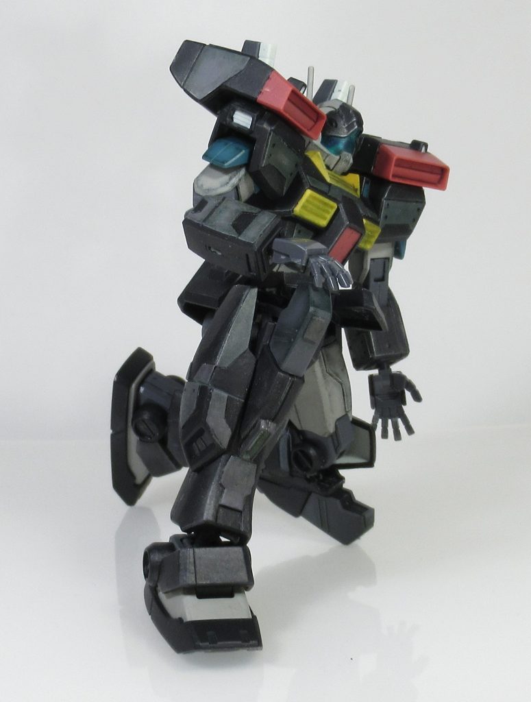 腰パーツと太腿が干渉する部分を削ってなんちゃって膝立ちができるようにしましたq