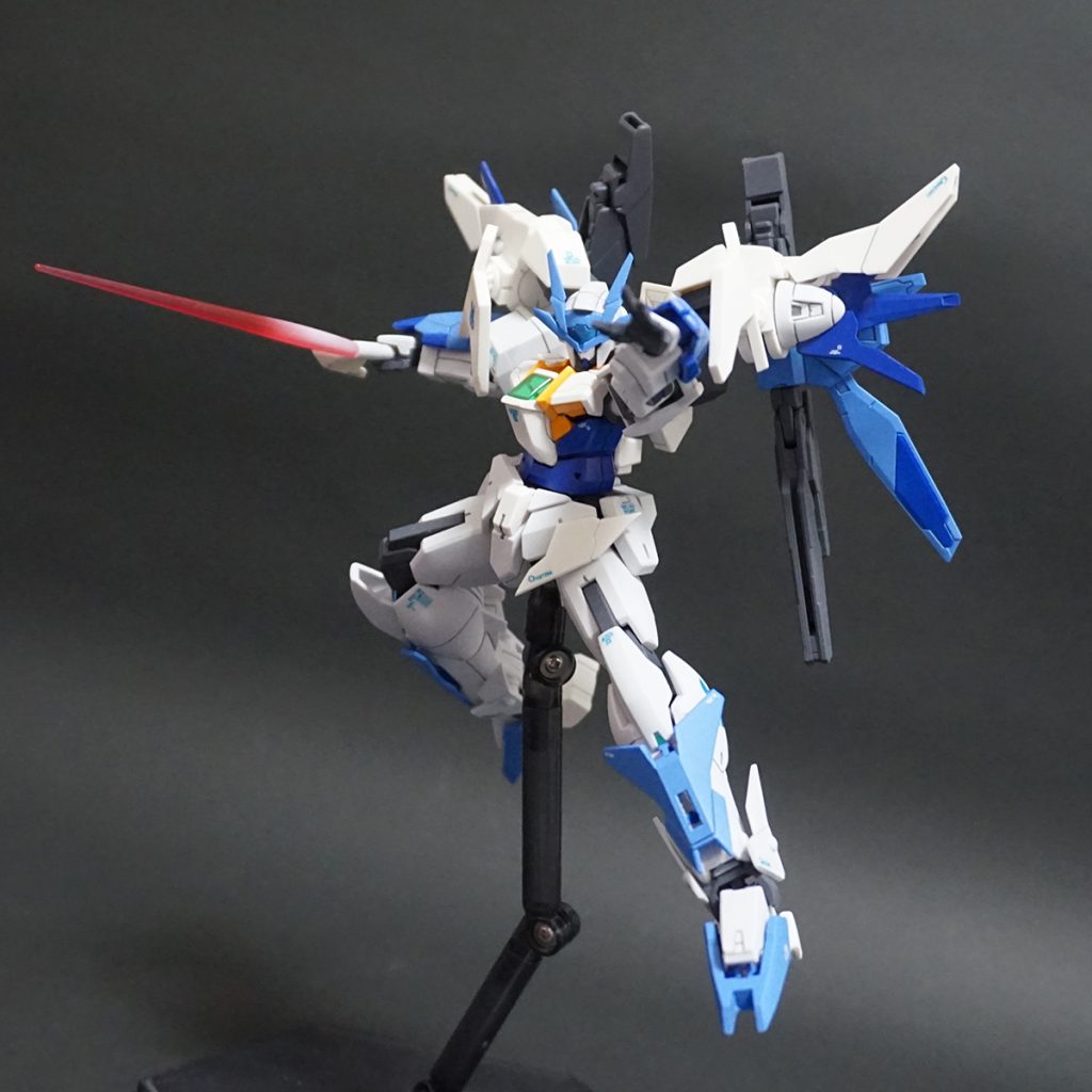 ビームサーベルを構えて