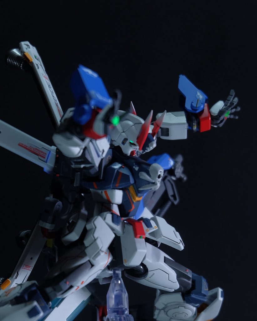 GNフィールドを攻撃に転用することも可能なため、近接格闘兵器としても使用可能。