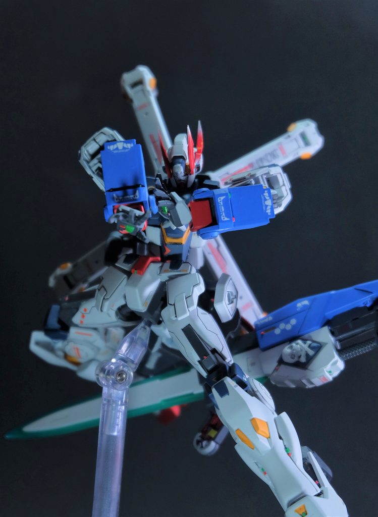 GNIFハンドX3において試験的に導入されたIFハンド。冷却時間のインターバルなど技術的な欠陥も散見されるが実戦においてその性能は十分に発揮されたといえる。本機体では掌のIF発生装置にGNフィールド発生装置を組み合わせ、極小規模なGNフィールドの発生を可能にしている。IFと組み合わせることでビーム兵器の無効化のみならず実体兵器にも効果を発揮する。しかし、消費粒子量が多くなることを懸念し、GNフィールドはマニュピュレーターを覆う程度に留めているため効果範囲は狭い。