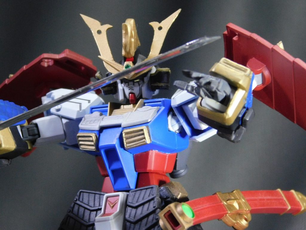 刀を構えて、キメ!自画自賛ですが、細かい工作は置いておいてシルエットは結構カッコいいのではないでしょうかw