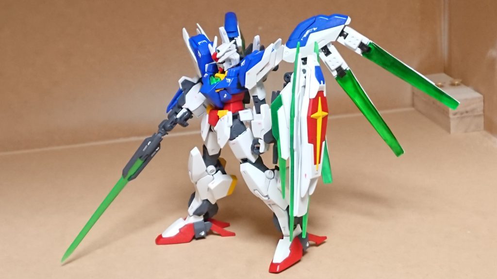 右腕にGNソードⅥ、左腕にGNビームガン・GNビット・GNシールド、背部にはGNフィンファンネル・GNビームサーベルを装備している。なおGNシールドにはGNドライブが1機内臓されている。