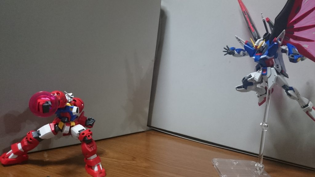 ・デスティニーとビルドダイバーズ1話で1カットだけ映ったタイタスとデスティニーのジオラマけっこう好きっス