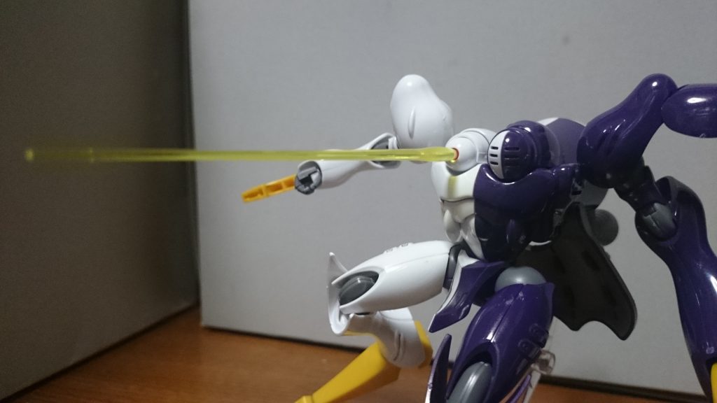 ・メガ粒子砲頭部横の目玉のような部分から繰り出されるメガ粒子砲。エフェクトはビームサーベルの物を流用してるっスね