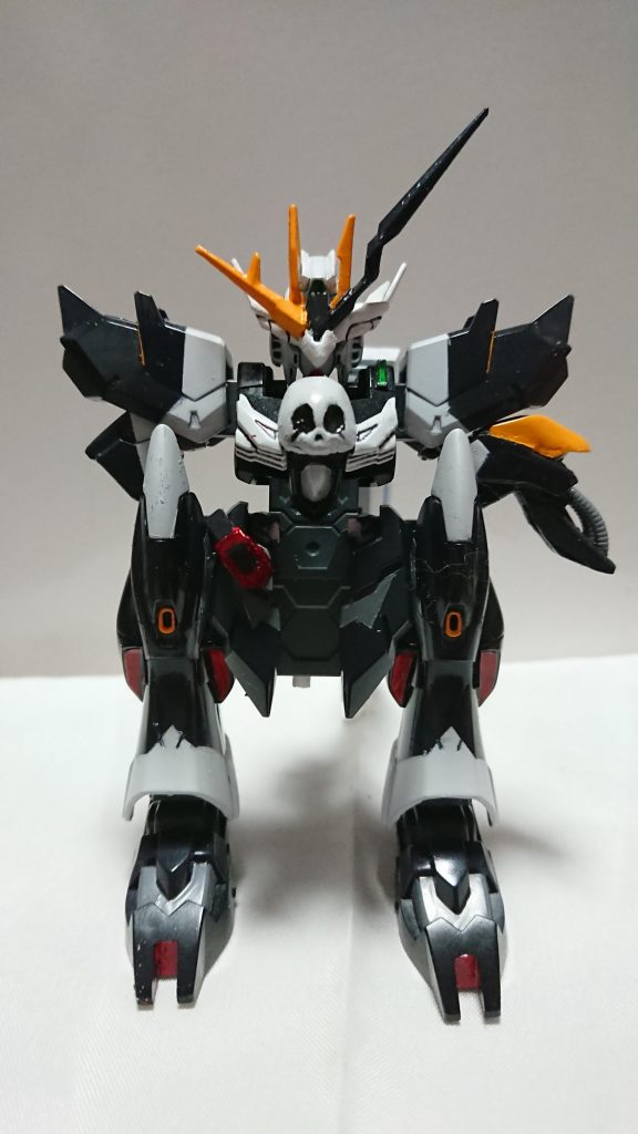 スカルニューアーマーコアガンダムKKとドッキングしスカルニューガンダムへと変身する