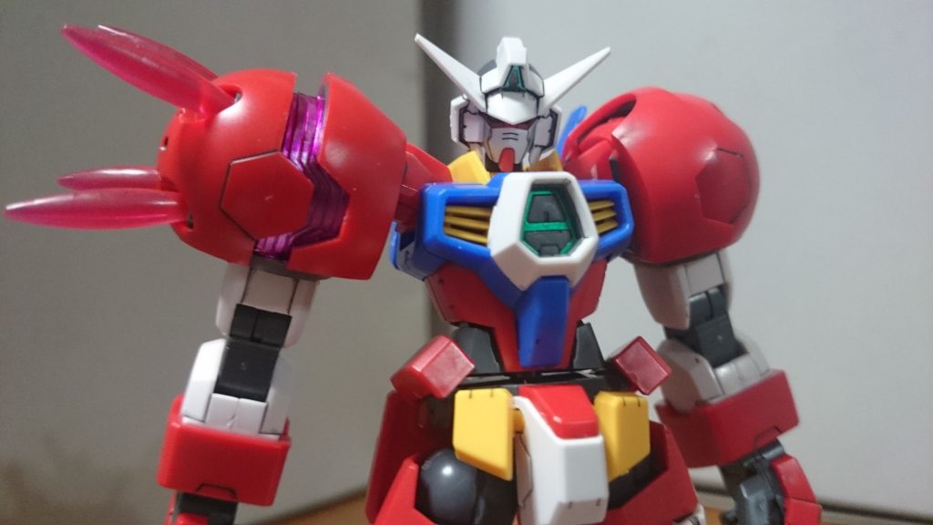 肩の内部のパーツはビームが巡ってる的な事をイメージしてメタピンクで塗装。下地にシャインシルバーを使用してるっス