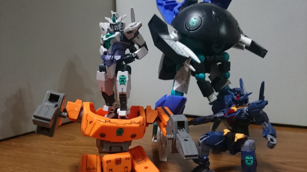 こちらにも予備を含めてフォースマークのシールが2枚付属。こちらの2枚目はハロローダーにぺたりそれでは、ドッキング・ゴー！