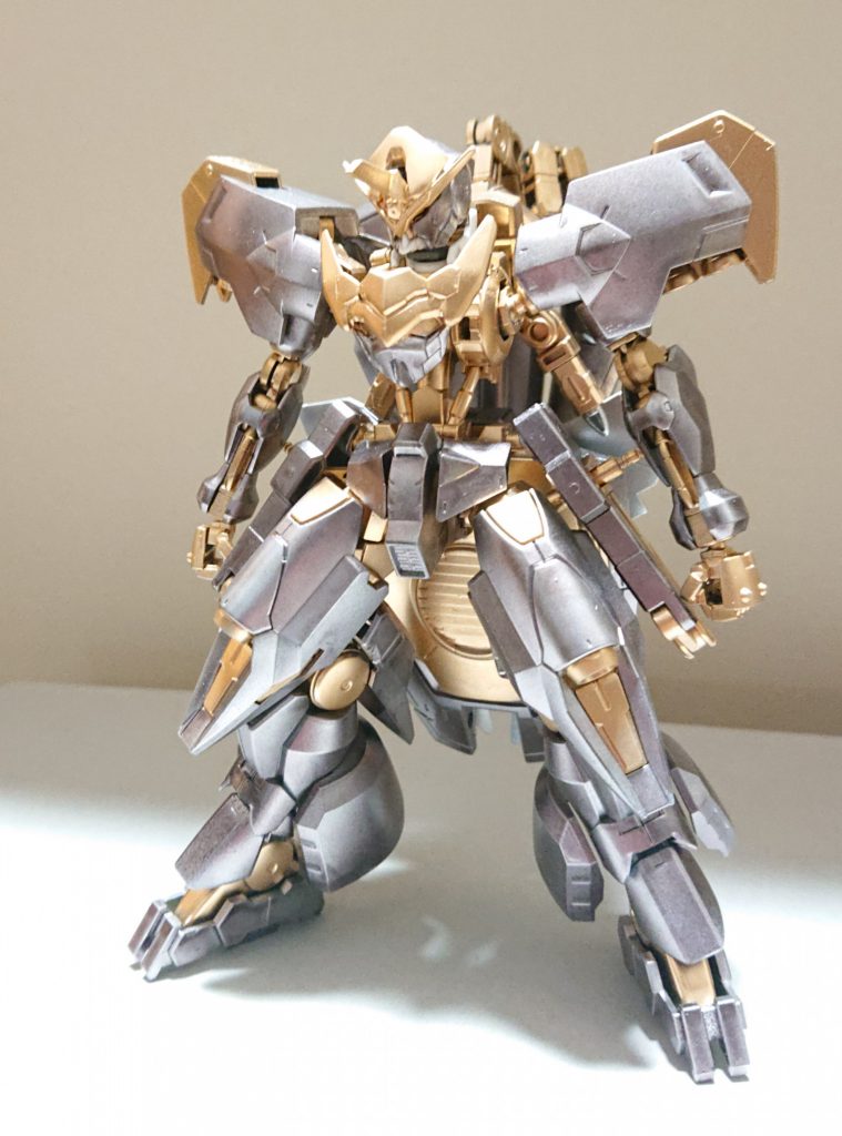 キメラビーストに続く『フェイスフレーム』の二号機と言う設定でカブトムシをモチーフに制作。ストライカージンクス、オーガ刃X、ユーゴー、キマリストルーパー、ダナジン、スカルウェポンを使用、頭部はジャンクパーツを組み合わせて制作しました。塗装はサフとマーカーエアブラシ、色はヘビーガンメタルとレッドゴールドです。
