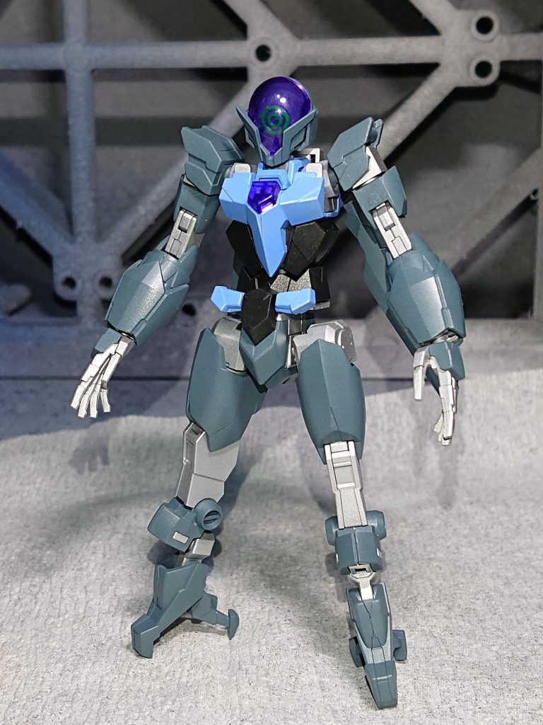 まずはアルスコアガンダム。各部鋭角にしたことと目は筆塗りでガンダムのセンサーカラーに使われる蛍光グリーンに変更しています。