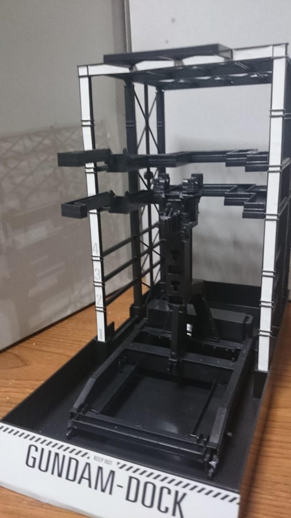 ・Gドック&GキャリアGキャリアは前後にスライド可能っス。キャットウォークも展開可能。Gキャリアはガンダムとのジョイントの取り付け位置を変更出来…