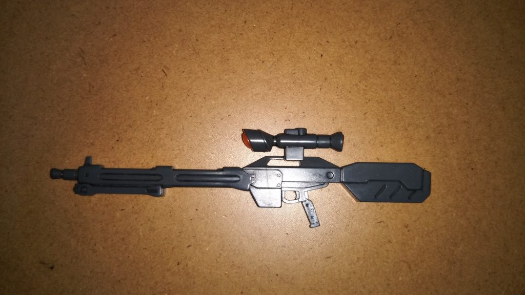 　ビーム・マシンガンです。　スコープにHアイズを貼り付けてあります。　本体も含め、改造ヵ所はここだけです。　かなり造形が良いので、素組みにスミ入れを施すだけで十分な出来になると思います。 